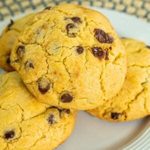 New York-style hazelnut cream stuffed cookies