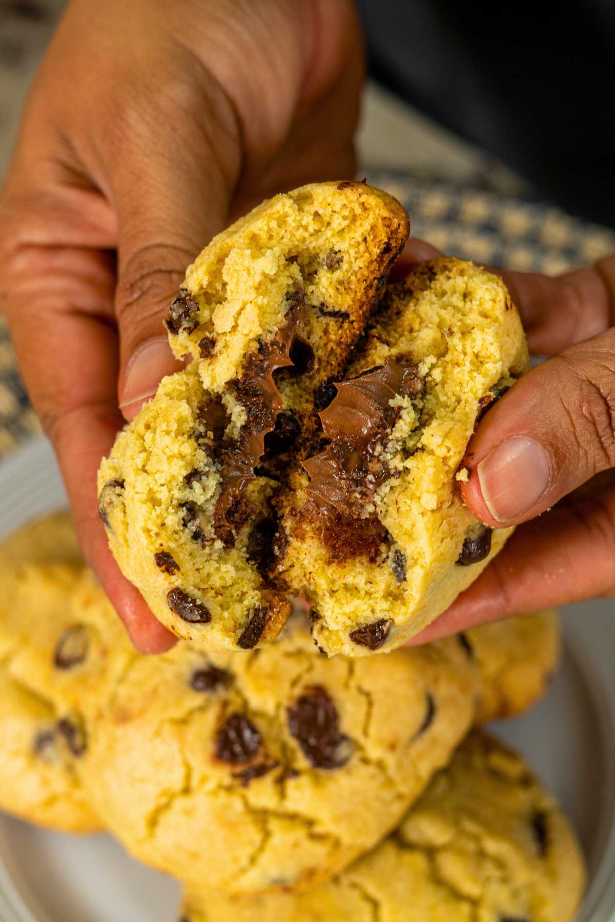 Hazelnut cream stuffed cookie broken open