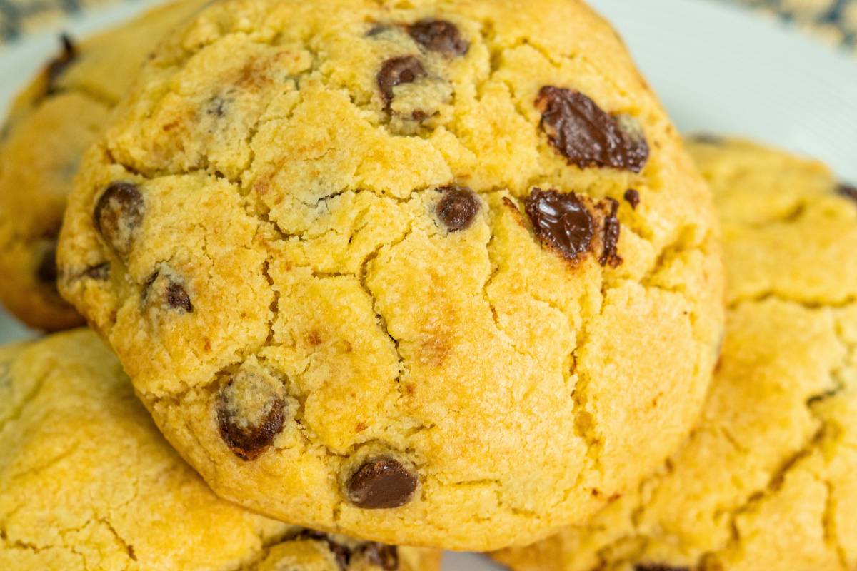 Hazelnut cream stuffed cookie