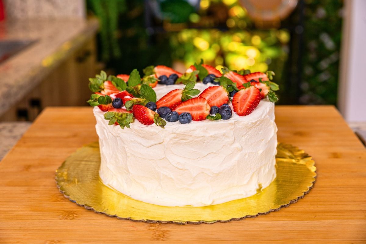 Baileys cake topped with dulce de leche frosting
