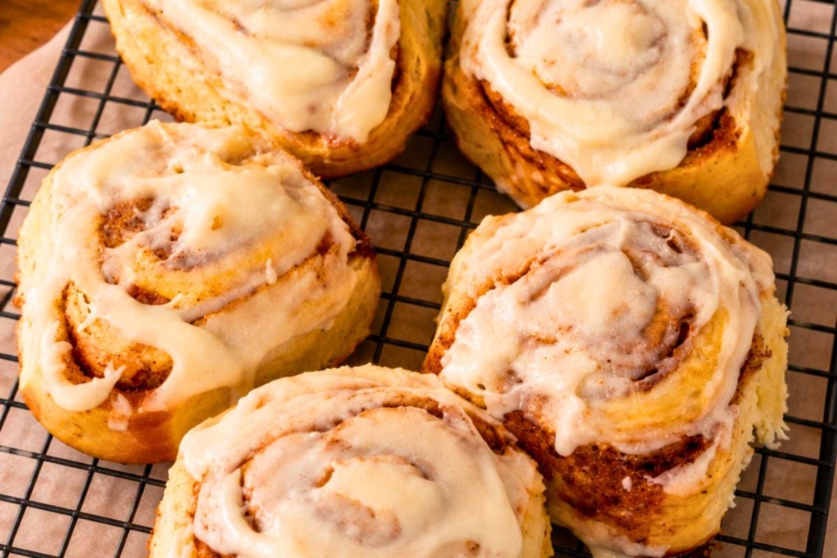 Easy homemade cinnamon rolls with cream cheese icing